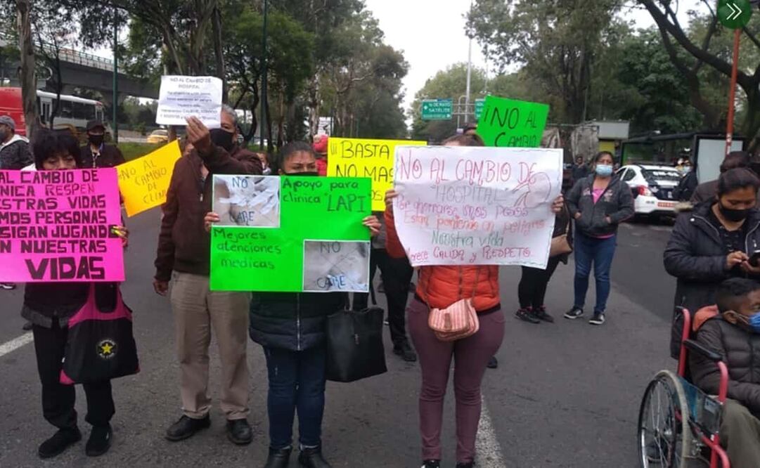 Pacientes del IMSS en sillas de ruedas bloquean Periférico Norte; exigen hemodiálisis