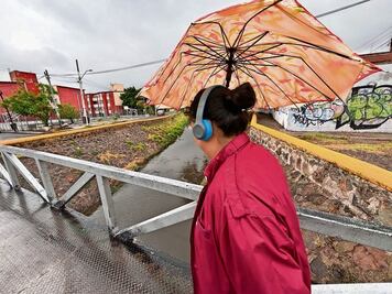 Canales de agua obstruidos con basura son focos rojos