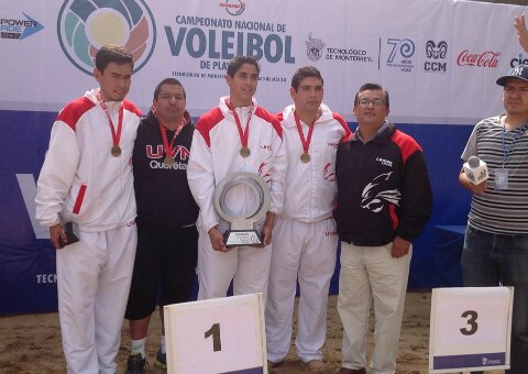 Domina UVM Querétaro el voleibol de playa