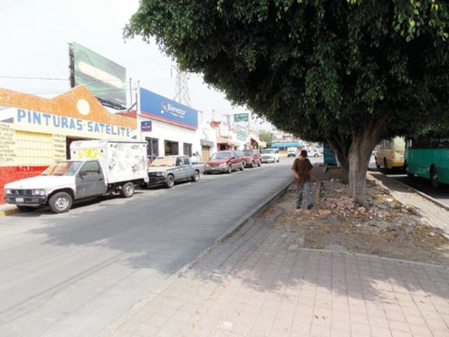 Denuncian robos a comercios en Satélite