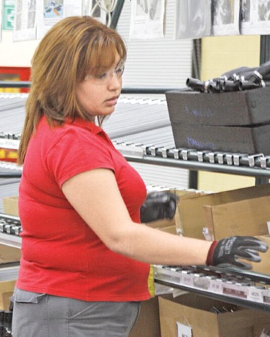 Crece sector de servicios a industrias