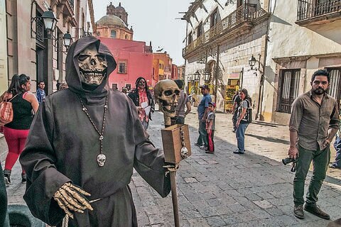 Lanzan operativos por celebración de Día de Muertos