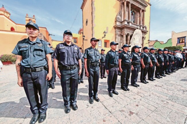 Policías cursarán carrera en 2017