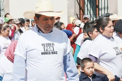  Se manifiestan contra el PAN