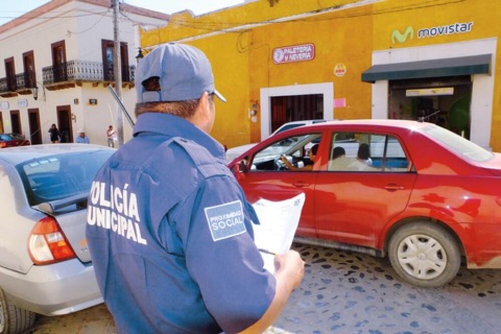 Buscan delimitar zona de estacionamiento comercial