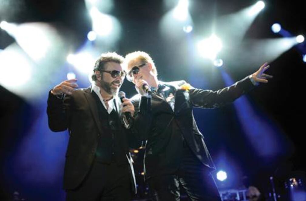 Dos amigos en el escenario