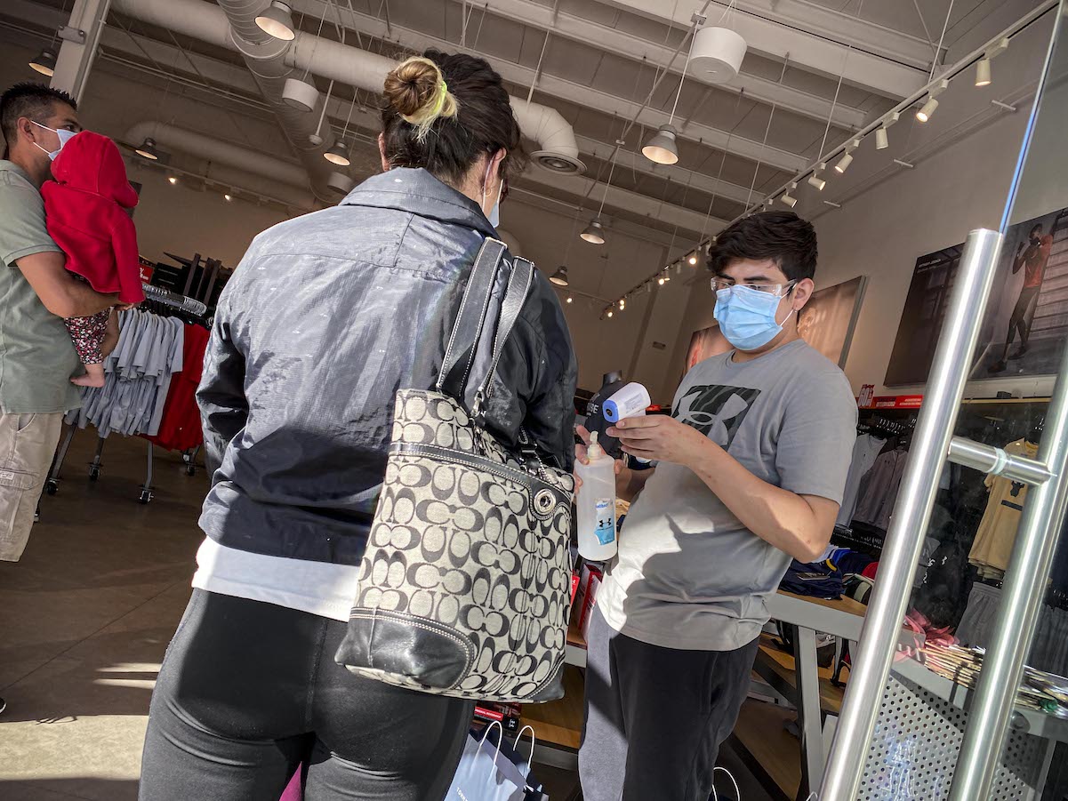 Comercios quieren seguir cerrando hasta tarde; evitaría una crisis económica mayor