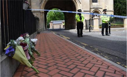 Policía británica considera "terrorista" ataque con cuchillo que dejó tres muertos