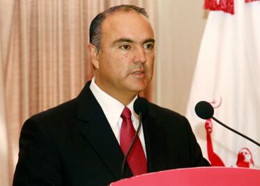 Busca gobernador financiamiento