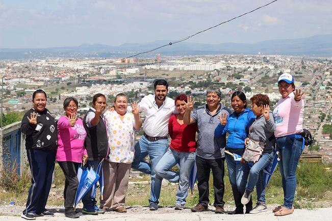 Dorantes visita Colinas de Menchaca