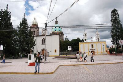 Entregan apoyos en Santa Rosa Jáuregui