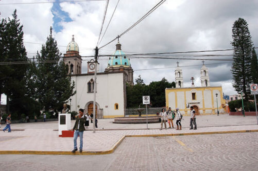 Entregan apoyos en Santa Rosa Jáuregui