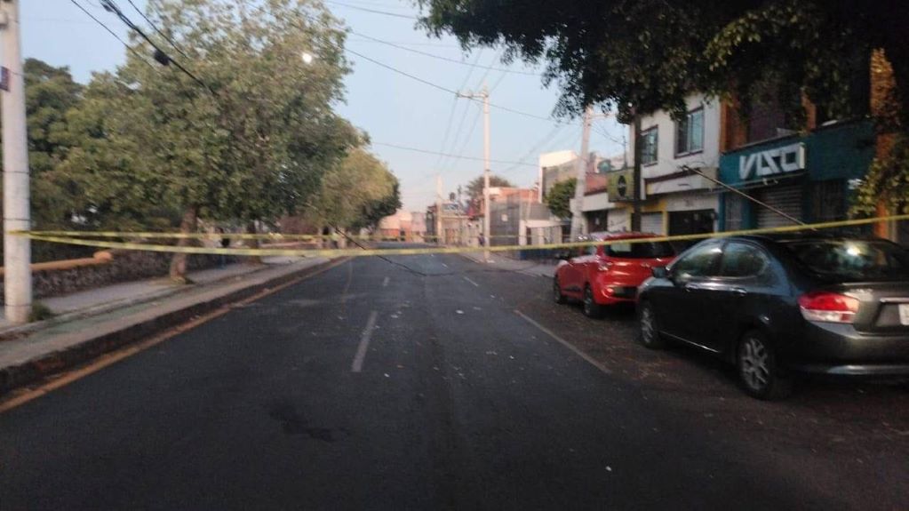 ¡Toma rutas alternas! Cierran Avenida Universidad por caída de cables de energía eléctrica