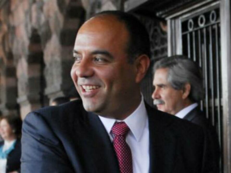 Entregó Loyola becas de transporte escolar