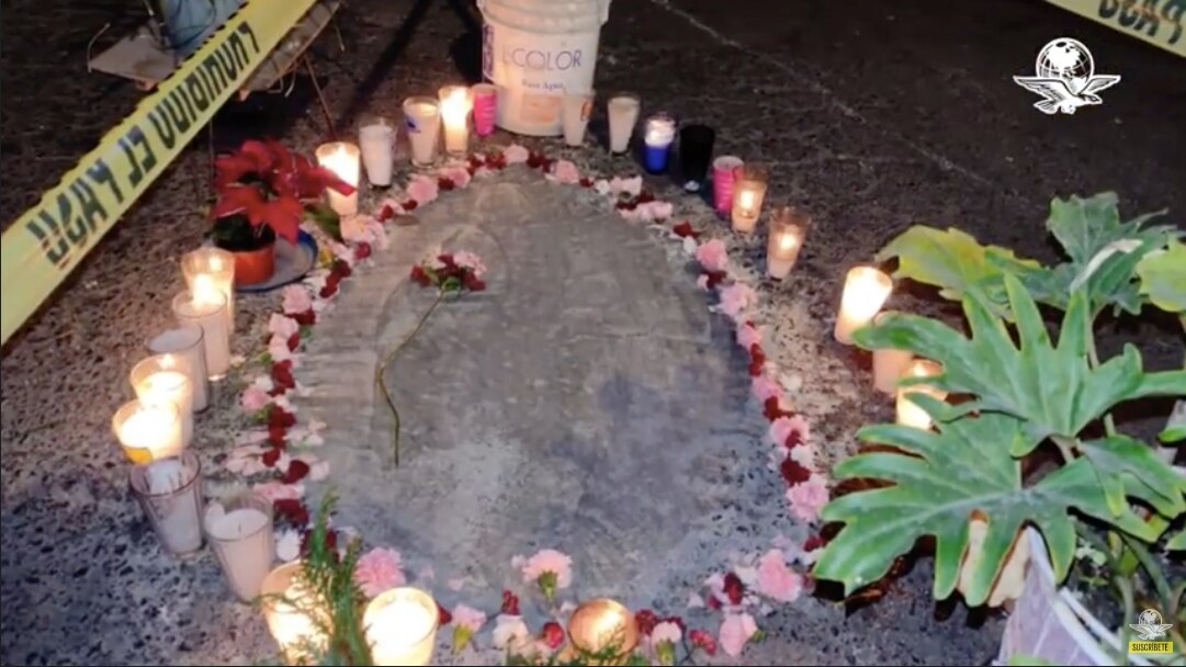 Celebran figura de la Virgen de Guadalupe que se formó en un bache en Neza
