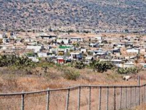 Analizan alternativa para habitantes