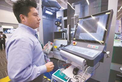 Impulsan la transición a lo digital en negocios 