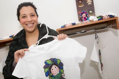 Diseñan y fabrican productos artesanales 