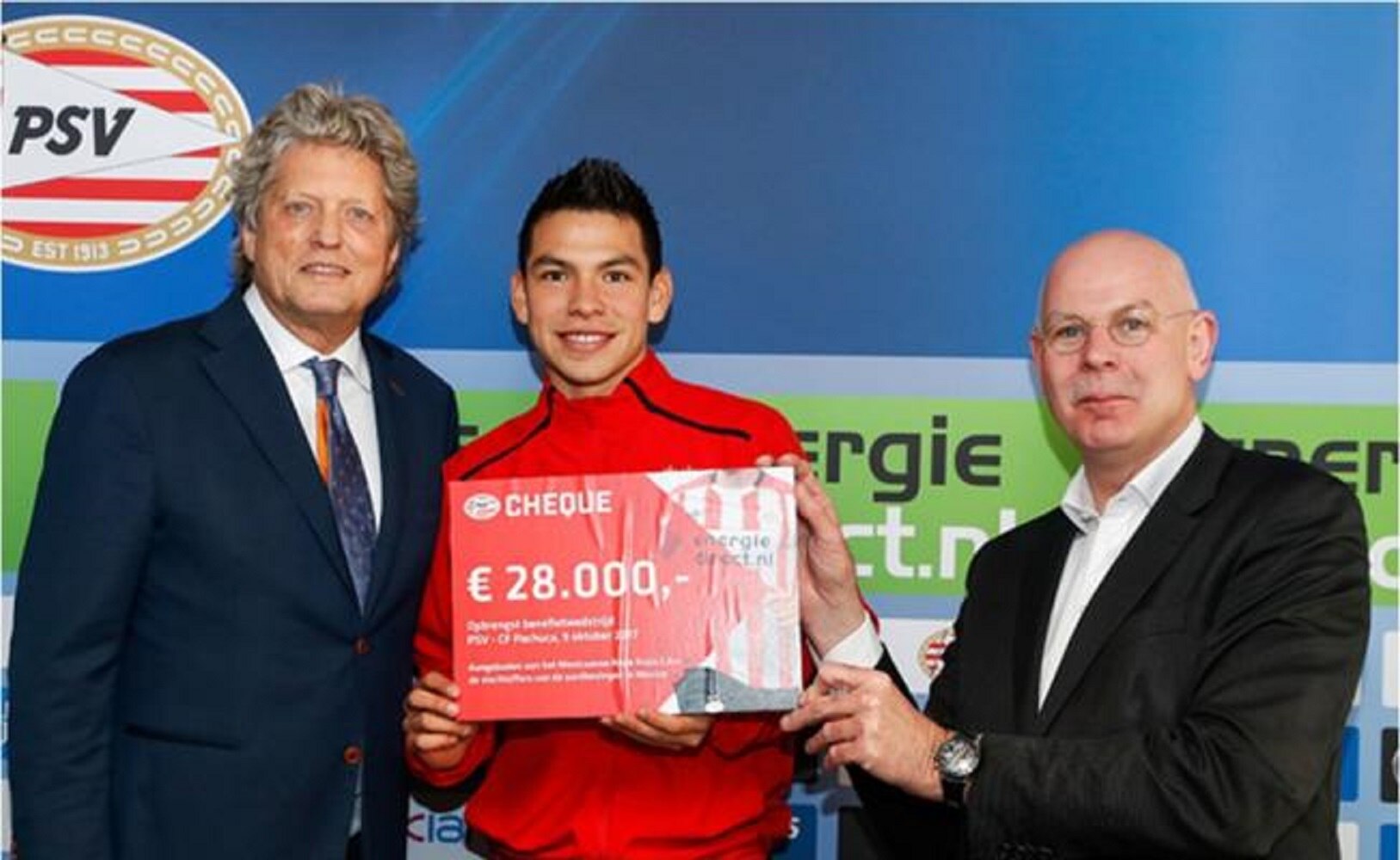 'Chucky' Lozano y el PSV donan más de medio millón de pesos a México