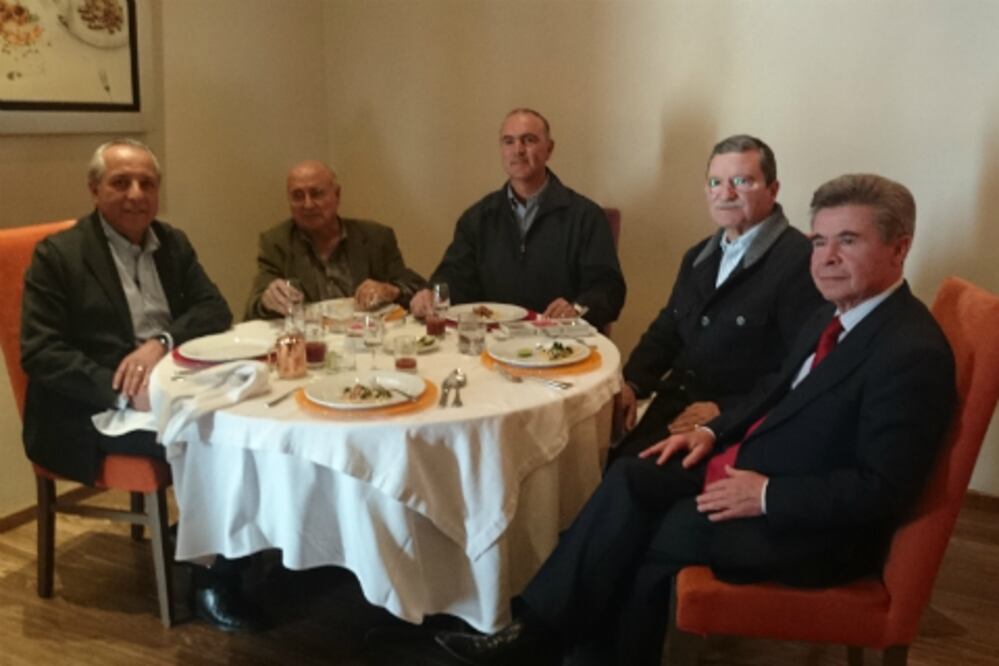 Se reúnen ex gobernadores
