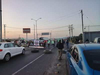 Cierran libramiento Surponiente en Tlacote el Bajo; exigen puente peatonal y seguridad
