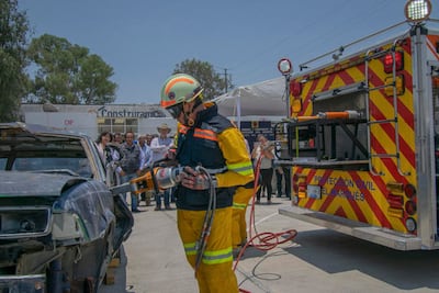 Entregan equipo para emergencias