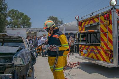 Entregan equipo para emergencias
