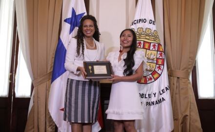 Yalitza Aparicio recibe llave de la ciudad de Panamá
