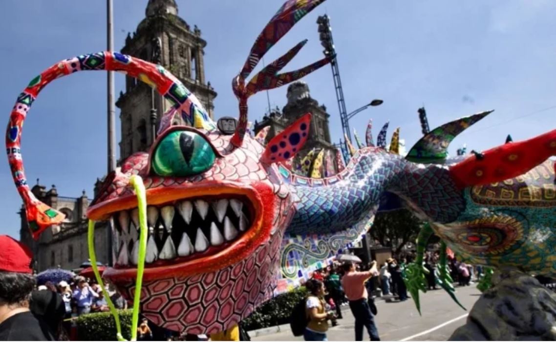 Alebrijes "toman" las calles del Zócalo y Reforma