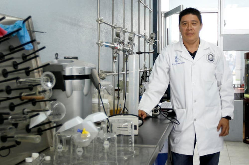 Víctor Pérez, profesor investigador de la Universidad Autónoma de Querétaro (UAQ), asegura que el clima seco de la entidad y la poca recarga de mantos deriva en que exista estrés hídrico. (LUIS SÁNCHEZ. EL UNIVERSAL)