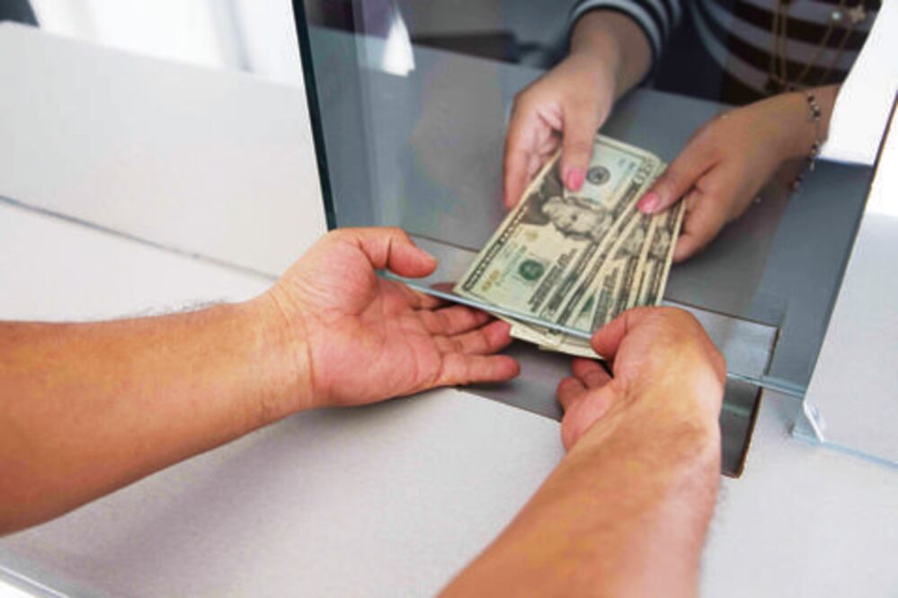 Impacta precio del dólar a industriales