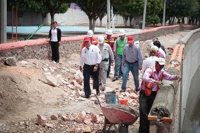 Loyola Vera supervisa obras