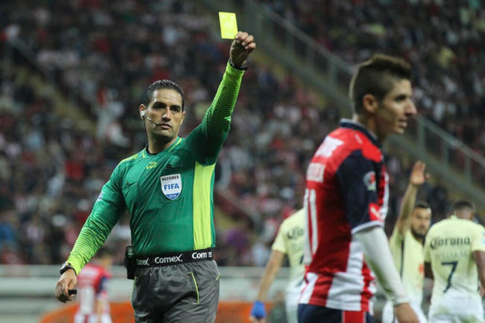 Los árbitros se han vuelto más rígidos al sancionar las faltas (ARCHIVO. EL UNIVERSAL)