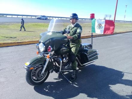 Motociclistas ruedan junto al Ejército Mexicano 