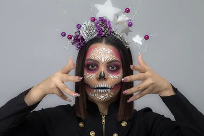 Pinceles y maquillaje para dar vida a la muerte
