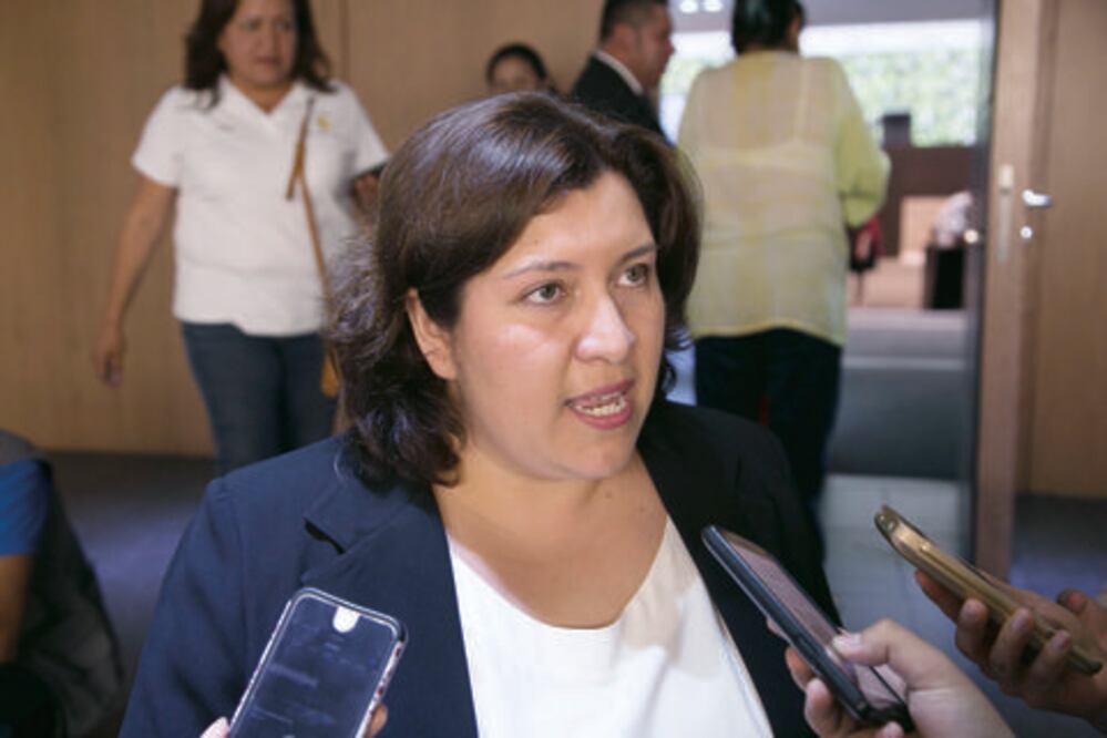 Presentan iniciativa de Comisión de Mujer