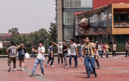 Estudiantes se alistan para iniciar marcha contra violencia en la UNAM