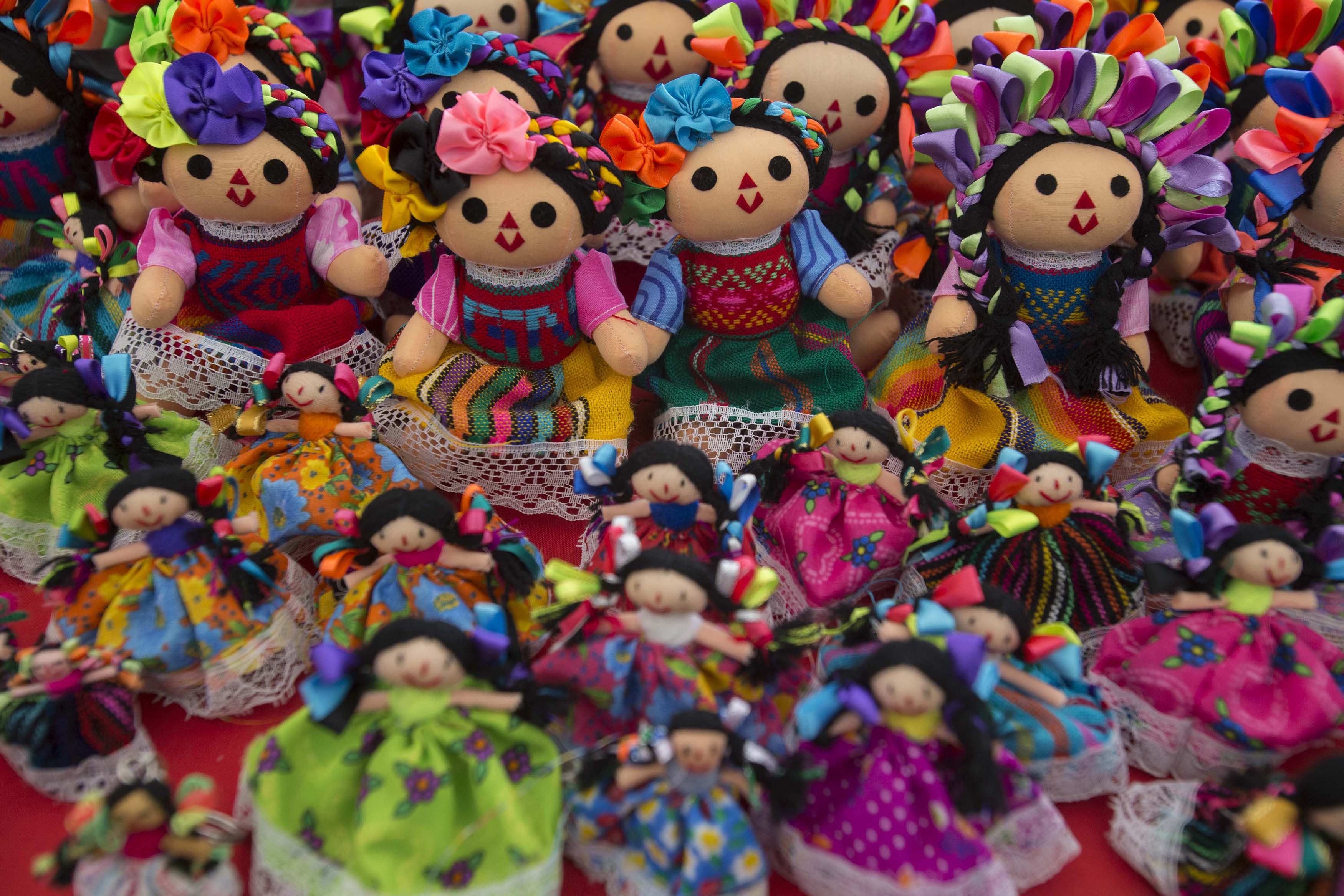 Lanzan una muñeca sin cabello