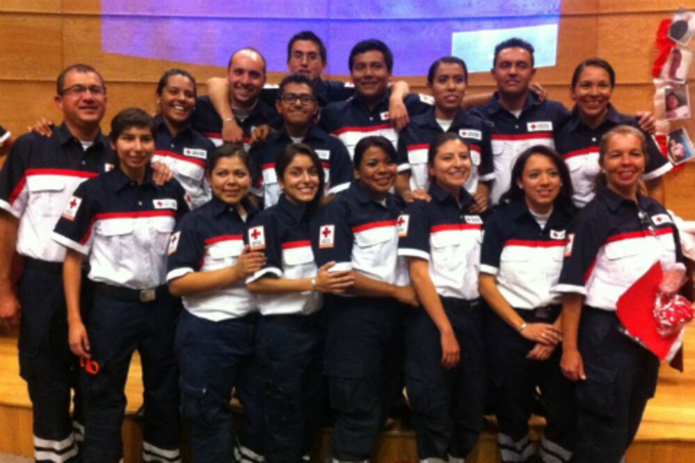 Se gradúan jóvenes de Cruz Roja