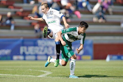 Primer triunfo para  Gallitos
