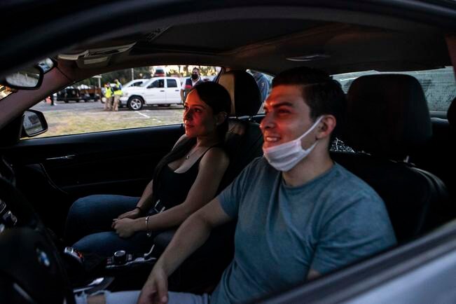 Autos llenos para ver cine en la nueva normalidad