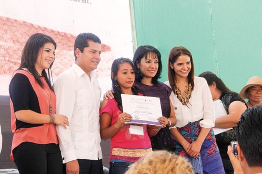 Tequis premia a artesanos