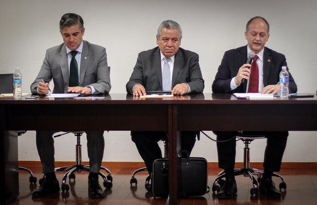 Darío Malpica, líder de Coparmex Querétaro (primero de izq. a der.), anunció que la convocatoria del programa ya inició y termina en septiembre (LUIS SÁNCHEZ. EL UNIVERSAL)