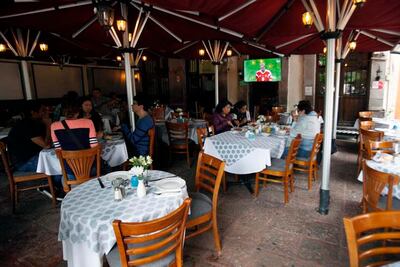 Restaurantes lucen vacíos en la inauguración del mundial