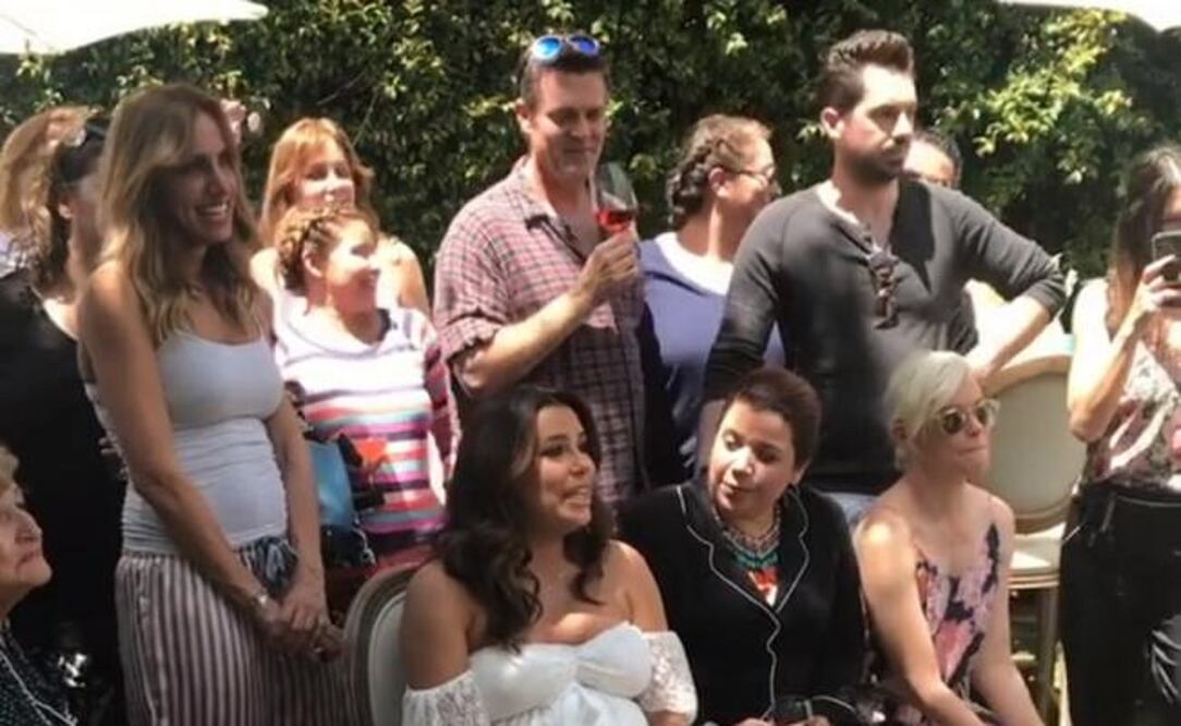 Eva Longoria está en lo último de su embarazo y le hicieron un baby shower. Foto: Instagram / Melanie Griffith