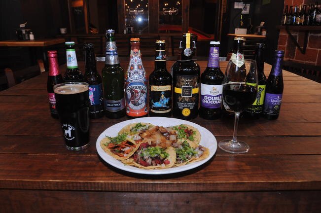 ¡Salud por las buenas cervezas!