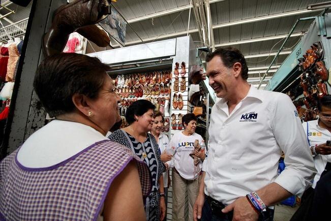 Kuri presenta sus propuestas a los locatarios de Escobedo