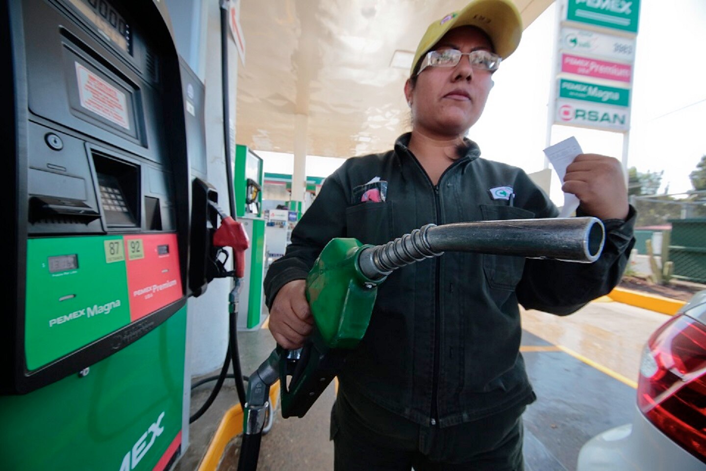 Se desploma venta de combustibles por precios altos