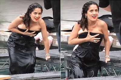Salma sufre con su vestido y casi muestra sus atributos