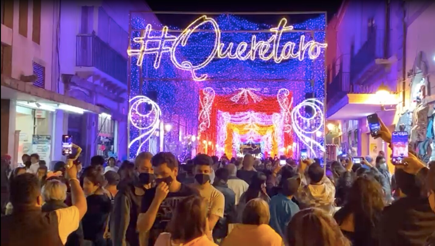 Así es la Arcada Navideña que se encendió hoy en Querétaro